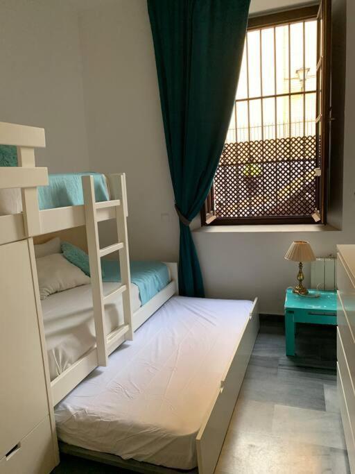 Beautiful Silent Apartment Private Parking Seville Luaran gambar